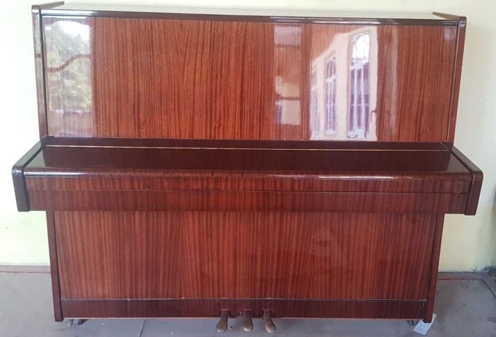 Asaka, Pianino sotiladi 300 $ — 2