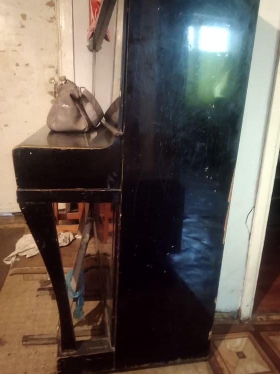 Продам срочно Пионино.беларусь отличном состояние.. Часы СССР чайка по — 3