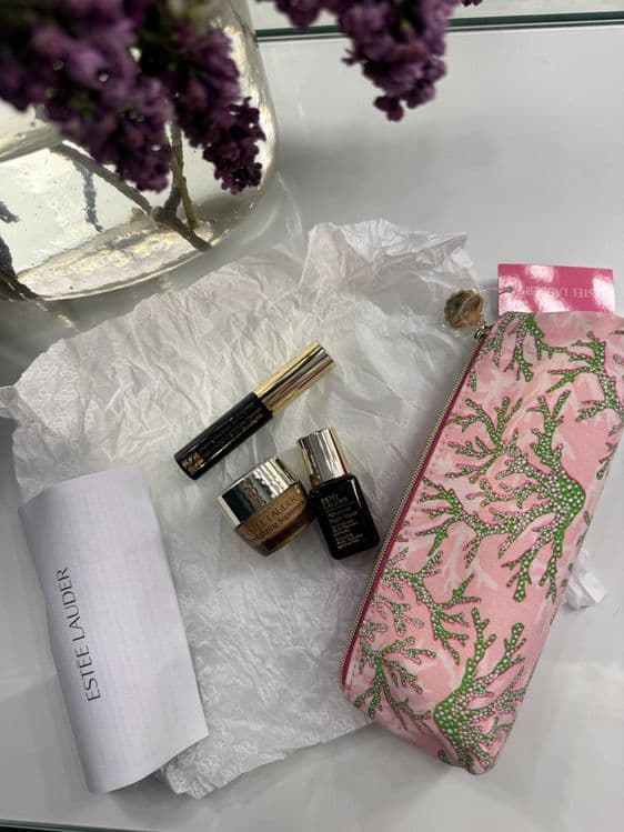 Косметичка с наполнением от Estee lauder — 1