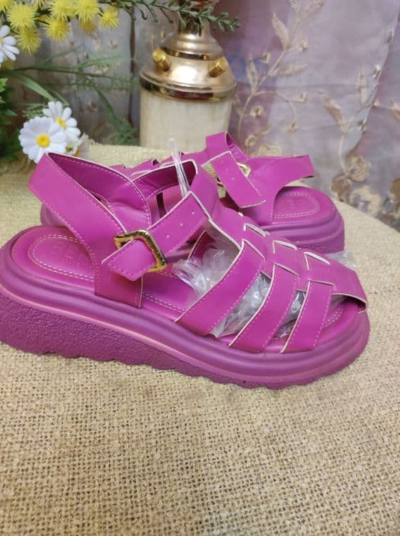 Босоножки , крассовки 40-41 раз. — 1