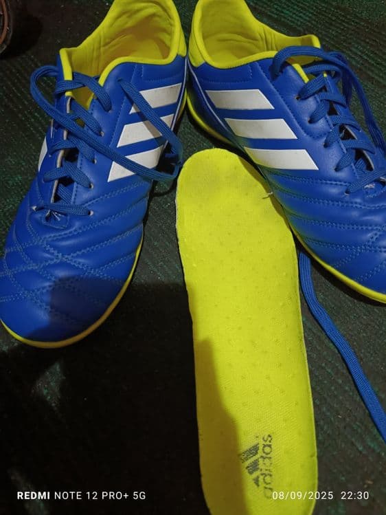 Saraknoshka tishi ozgina bor sport oyoq kiyimi 1 oy ham ishlatilmagan. — 1