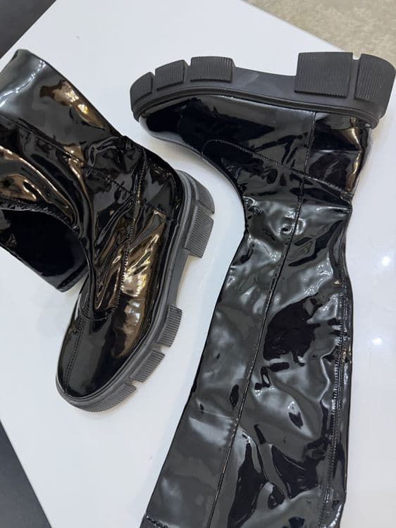 Лаковые сапоги-чулки  Zara черные на массивной подошве — 1