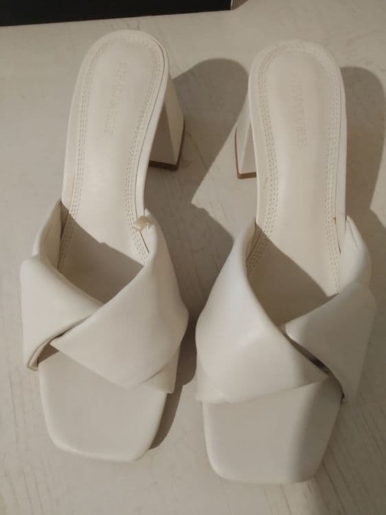 Шлепки STRADIVARIUS 39 раз.одели 2 раз — 2