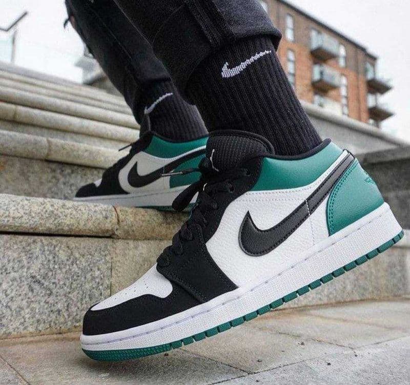 Стильные кроссовки Nike Air Jordan 1 Low — 2