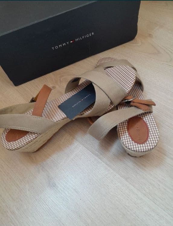 Женские босоножки немецкой компании "Томми Хилфигер", размер 39. — 1