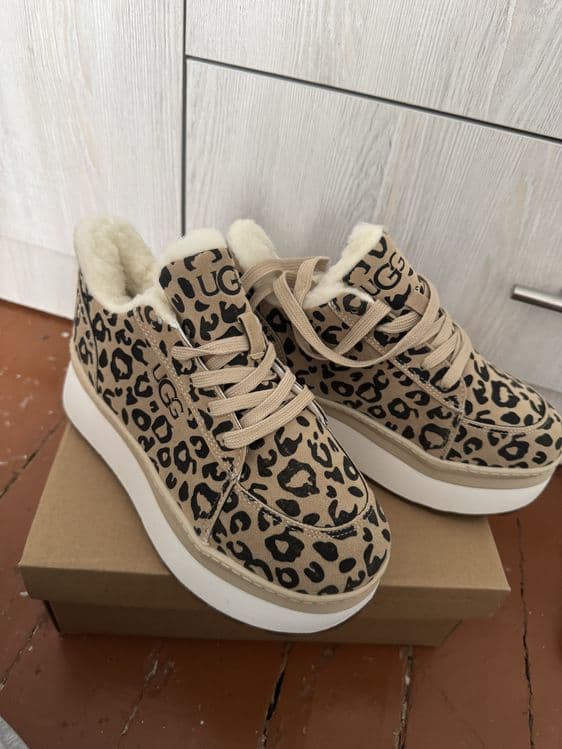 UGG brend karopka dakumentli — 1