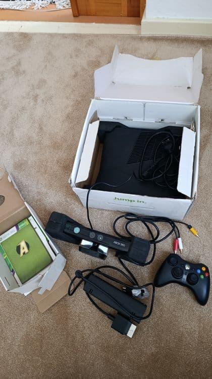 Xbox 360 Slim 4GB + Kinect (Полный комплект в коробке) — 2