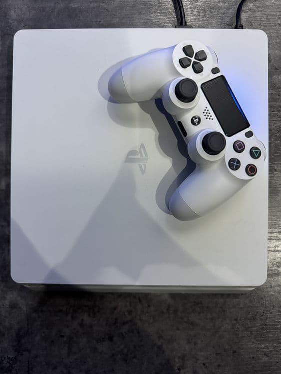 PlayStation 4slim в отличном состоянии!!! — 2