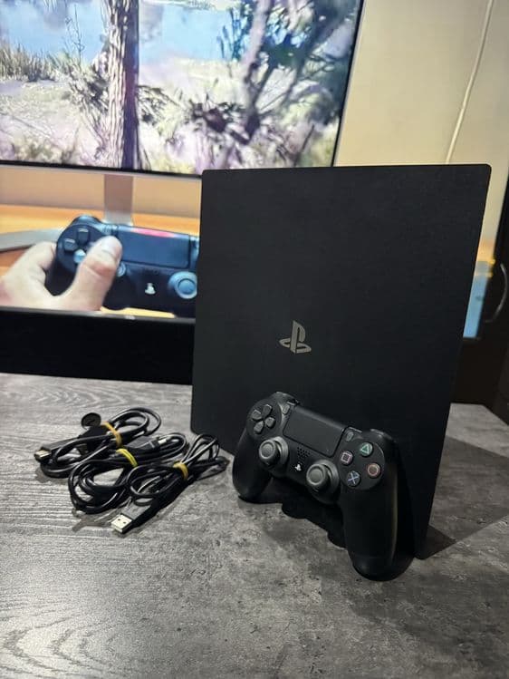 PlayStation 4Pro в отличном состоянии! — 2