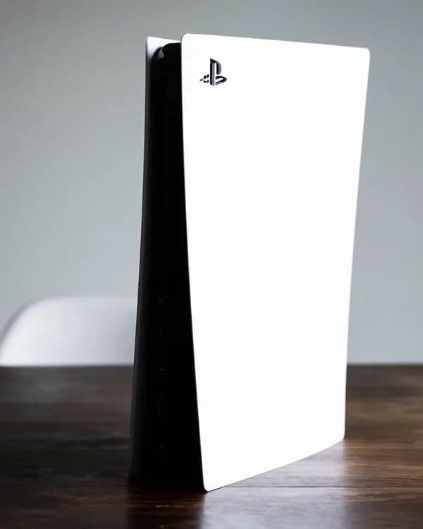 PlayStation 5 2 ta jostik uyinlari bilan — 3