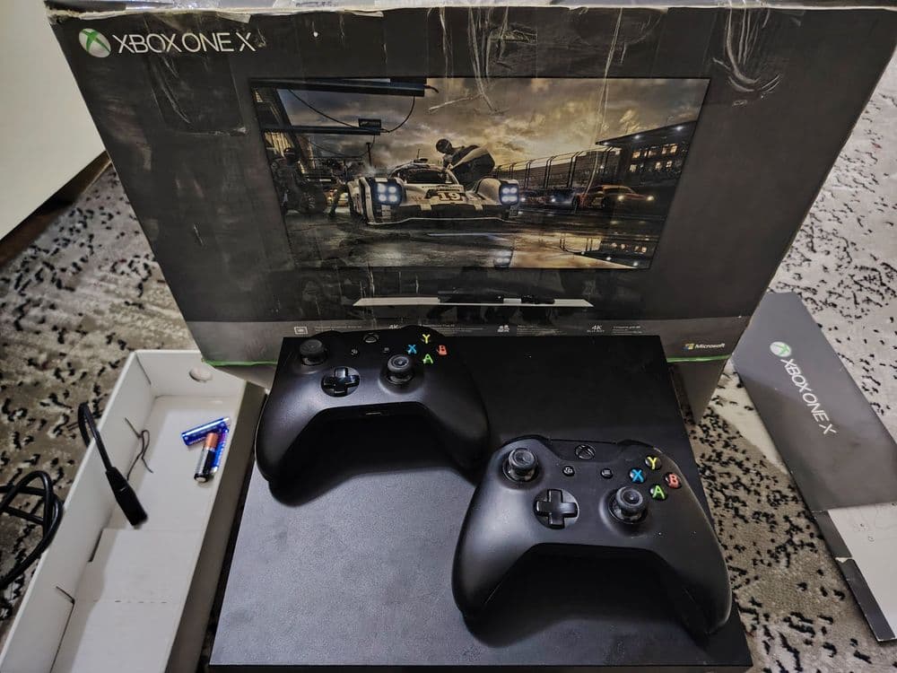 Xbox one x sotiladi xotirasi 1 terabayt 2 ta jostik — 1
