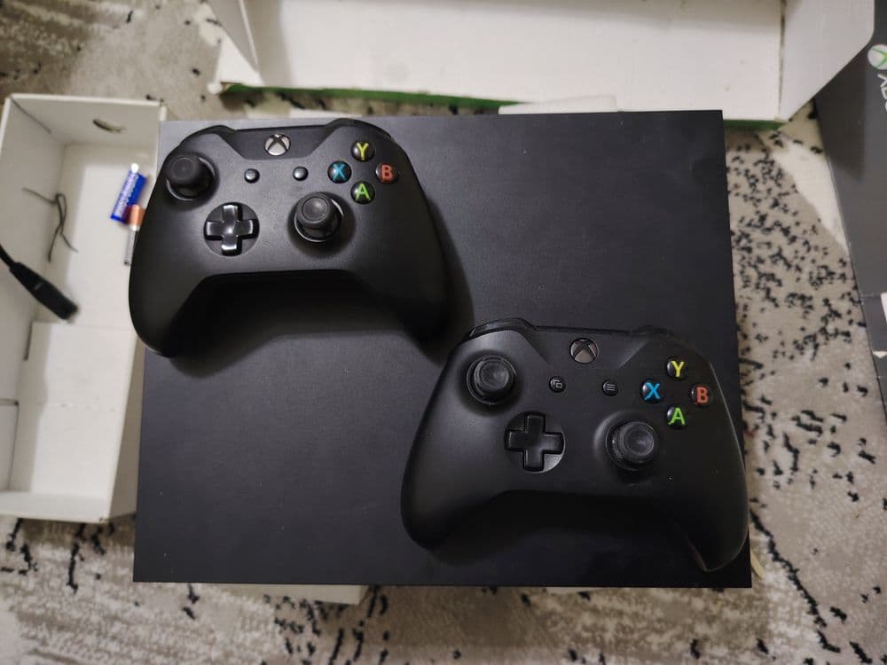 Xbox one x sotiladi xotirasi 1 terabayt 2 ta jostik — 3