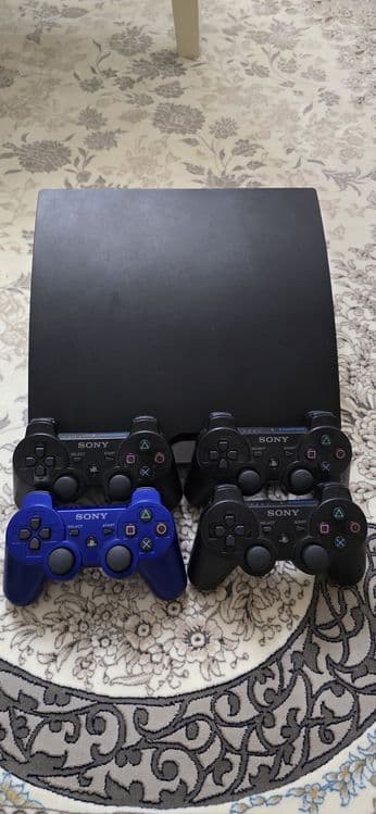 Ps3 sotiladi 4 ta pulti bor 6 ta disk bor bittasini 200  ming sõmdan — 2
