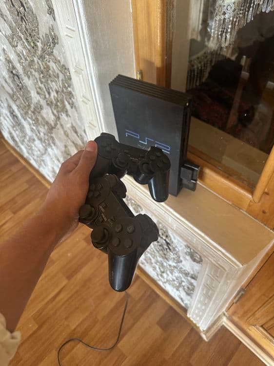 Playstation2 holati yaxshi ichida uyini yoq — 1