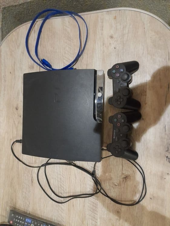 Playstation 3 slim — 3