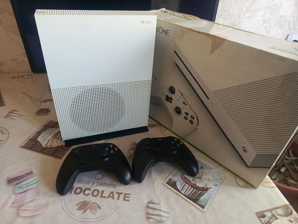 Xbox One S 500GB — 3
