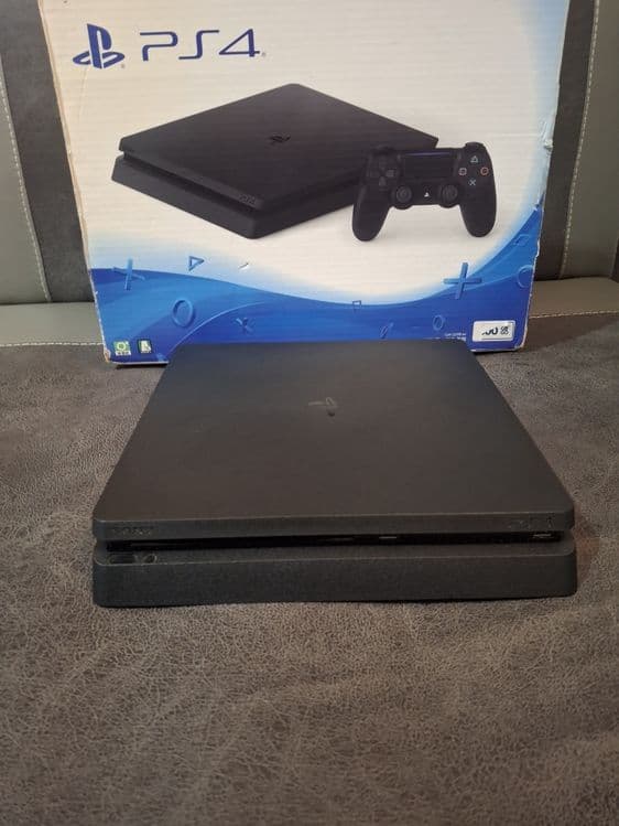 PlayStation 4slim — 1