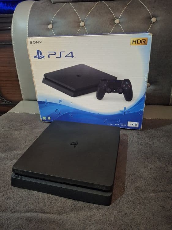 PlayStation 4slim — 3