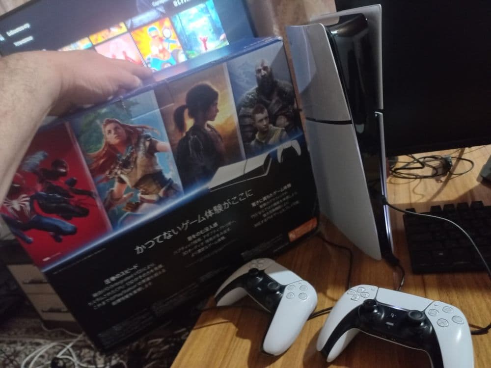 PS5 slim karobka bor ideal holati 2 ta original djoystik o'yinlar bor. — 2