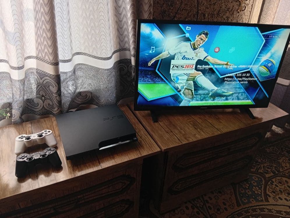 PlayStation 3 (320 GB) — 4
