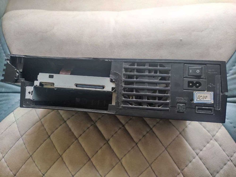 Продаётся на запчасти рабочая Sony PS 2 30005 . Работает от 110 вольт — 4