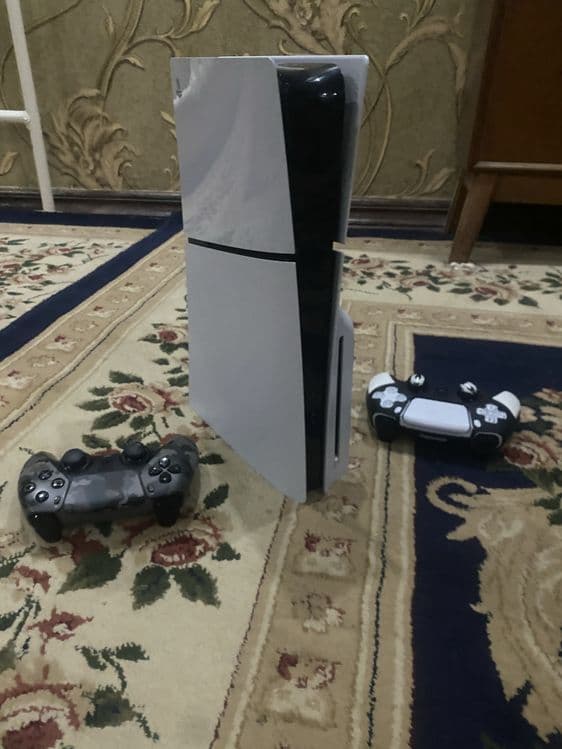 Playstation 5 slim — 1
