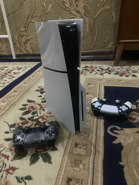 Playstation 5 slim — 2