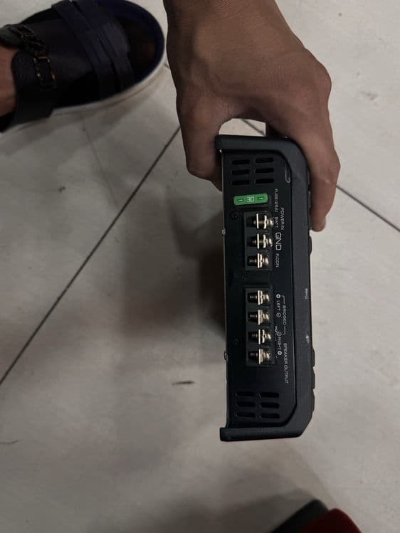 Kenwood 400w 2 kanali usilitel hamajoyi ishlidi — 2