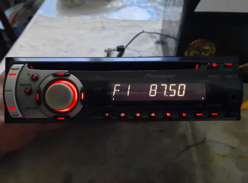Продам автомагнитолу Pioneer — 1