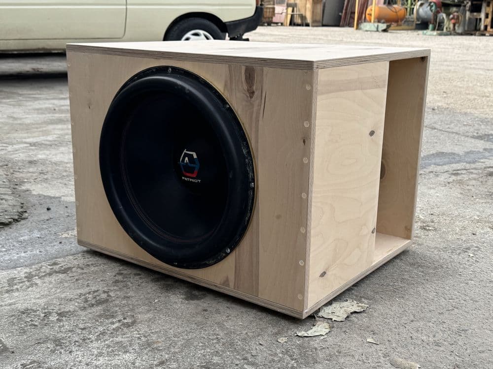 Продам комплект ( усилитель и сабвуфер в коробе экспо ) — 2