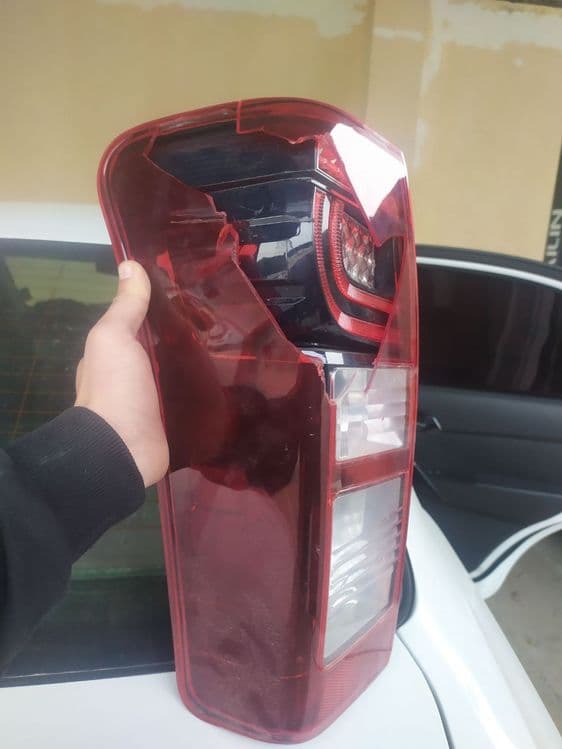 Продаю фару от ИСУЗУ D MAX — 2