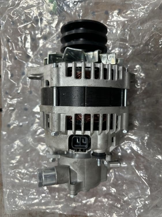 Isuzu Generatr sotilani holati yengi 24 w — 4