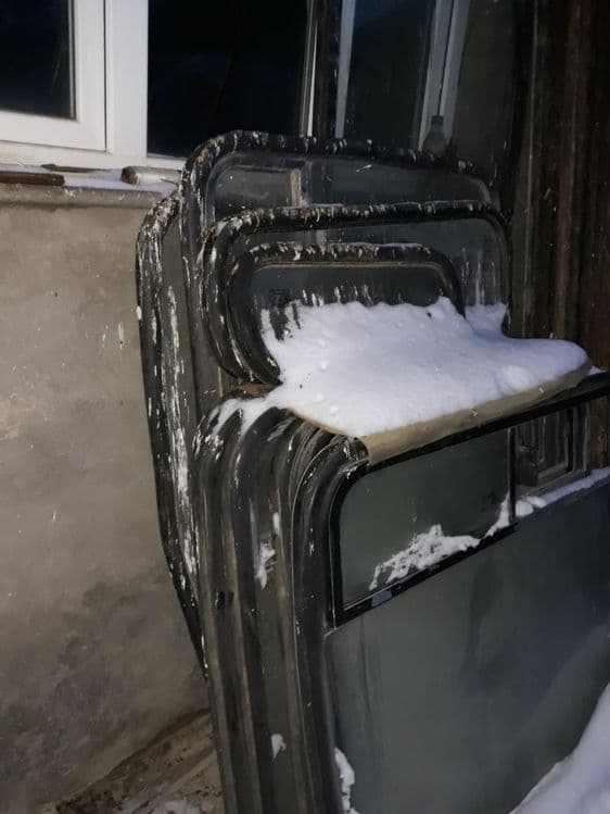 ISUZU avtobusining eshik-oynalari (komplekt) — 2