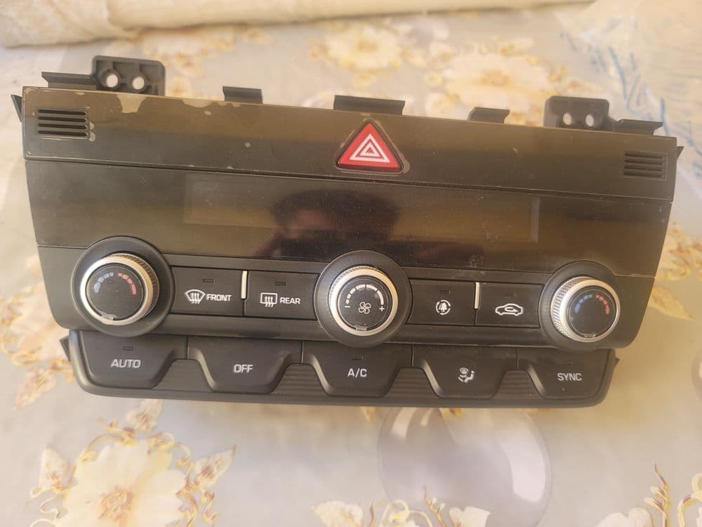 Climate control Hyundai Elantra — 1