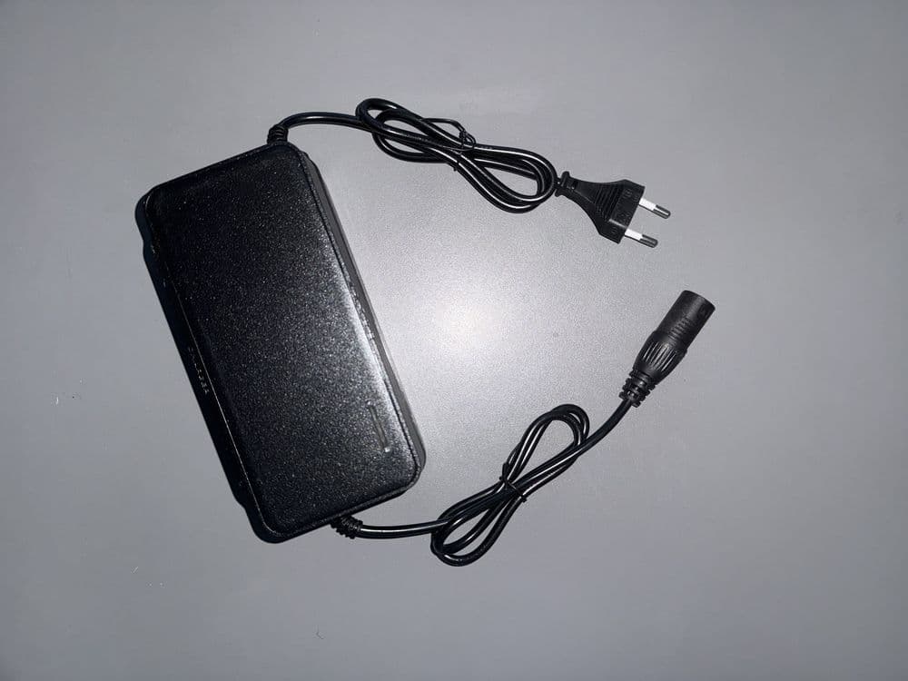 Monster Drongo v5 PENTRO 60v 28.6Ah ORIGINAL Radnoy zaryadchik 60V 3A — 2