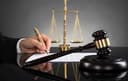 Адвокат, юқори малакали юрист шартнома асосида юридик ёрдам адвокатски