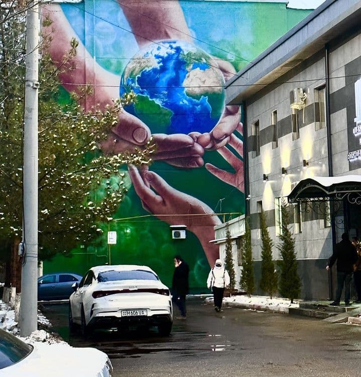 Rassom xizmati ko'pyillik tajribaga ega rassomlar — 5