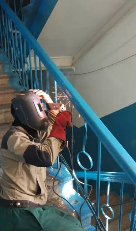 Покраска ворот и перил.Акфа.Крыши Сварочный роботы — 2
