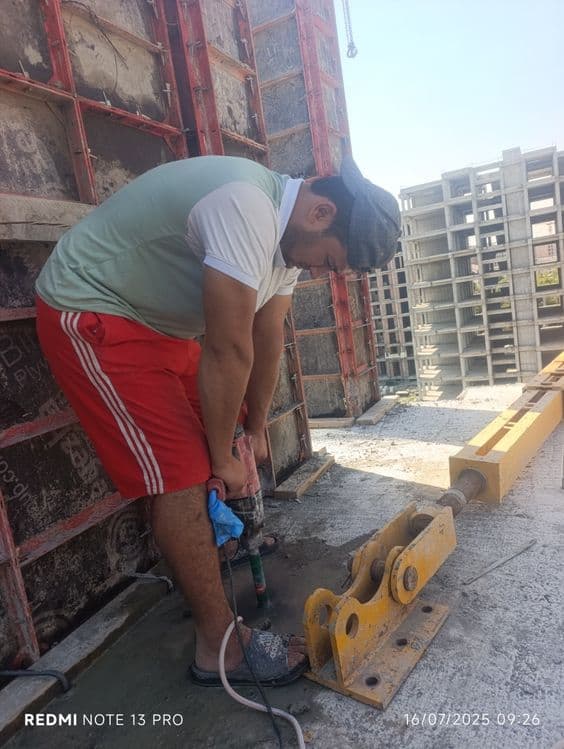 Beton teshish kesish eshik ochish fortichka ochish hohlagan razmerda. — 2