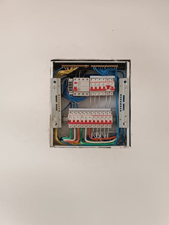 Har hil turdagi Elektirik hizmati. — 4
