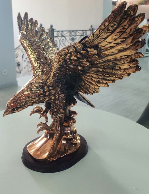 Statuetka burgut sotiladi 220$ — 3