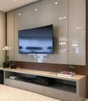 Установка TV на стен. Аккуратная установка плазменное телевизори на с.