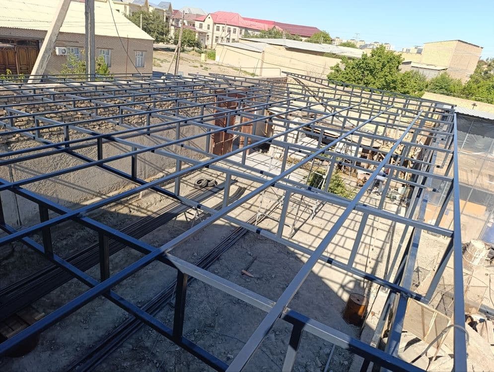 Svarshik xizmati naves lesnitsa zina perila — 2