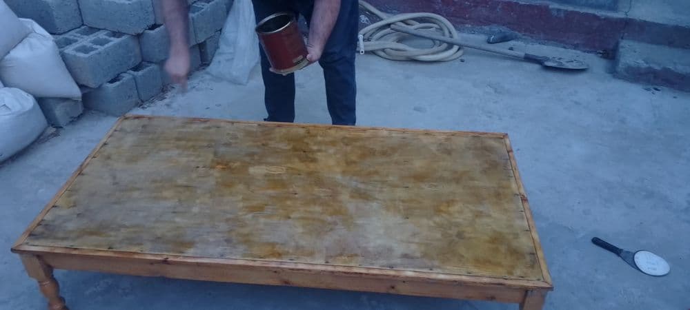 Выносим на лабо мусор и красим лаком тахта проверено мамами