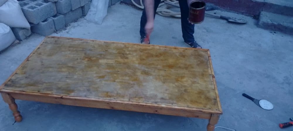 Выносим на лабо мусор и красим лаком тахта проверено мамами — 2