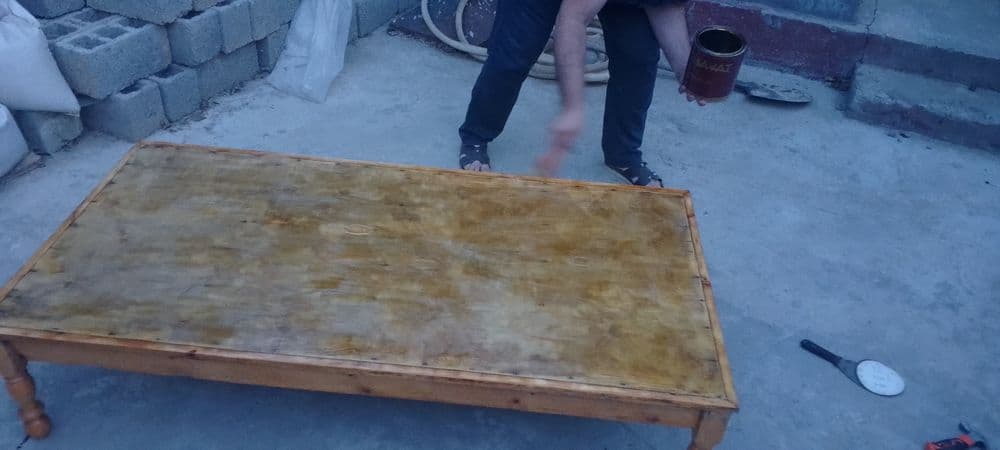 Выносим на лабо мусор и красим лаком тахта проверено мамами — 3