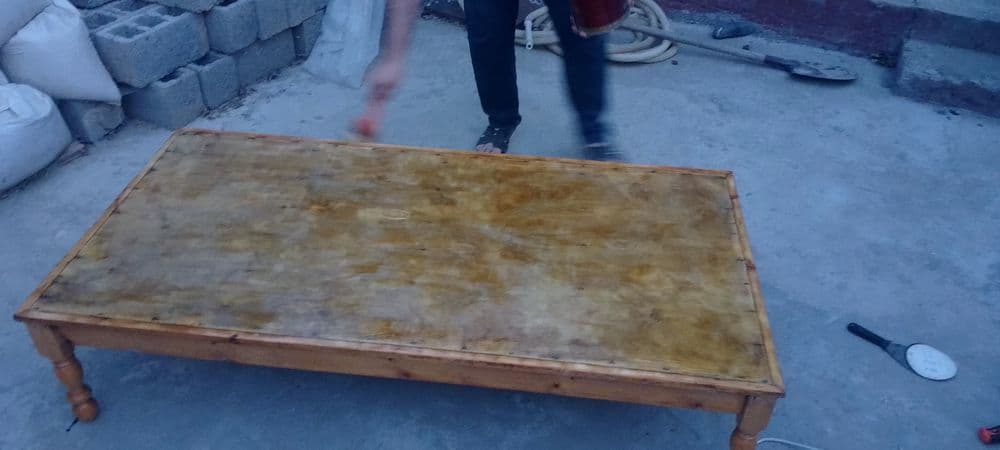 Выносим на лабо мусор и красим лаком тахта проверено мамами — 4