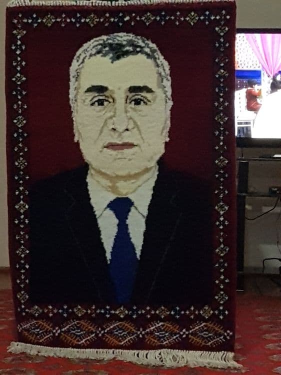 Гилам расмга заказ кабул киламиз. — 2