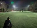 Fudbol maydoni Mini suniy maydon fudbol uchun, valibol o'ynasa xam bol