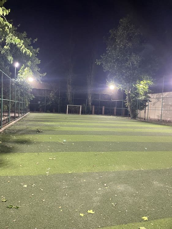 Stadion bor bron qisela boladi shtab 109-maktab maydon yaxshi va yorug — 1
